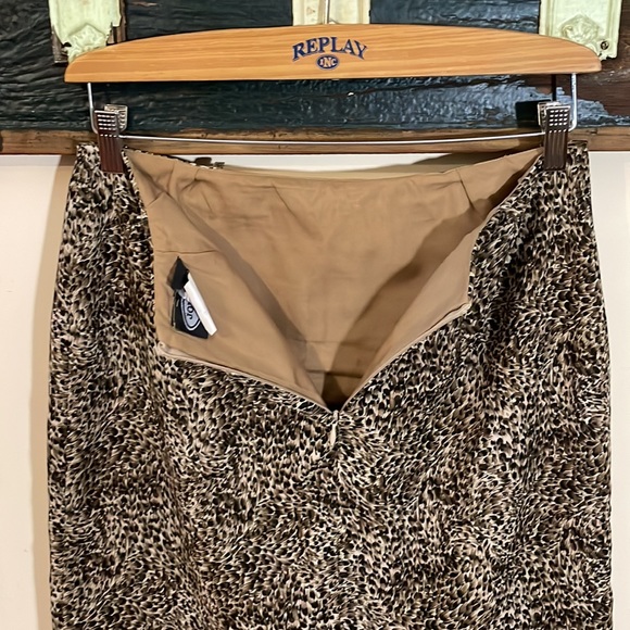 2/$25 90’s Jones Designs Leopard Print Skirt Size 10 - Picture 10 of 14